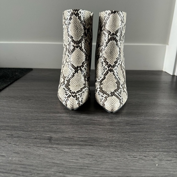 Steve Madden block heel booties - Picture 2 of 7